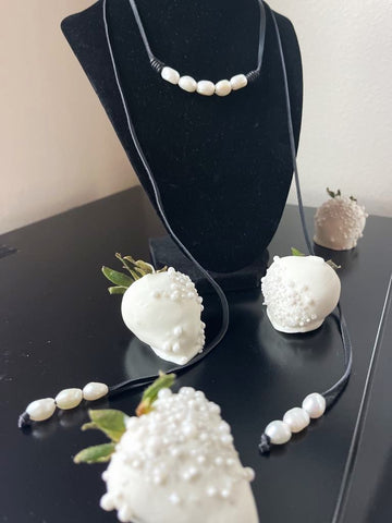 Verano Necklace with One Dozen Pearl Berries Combo